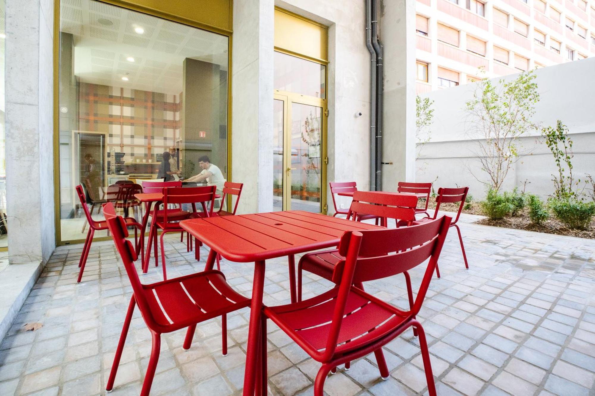 Easyhotel Marseille Euromed Екстериор снимка