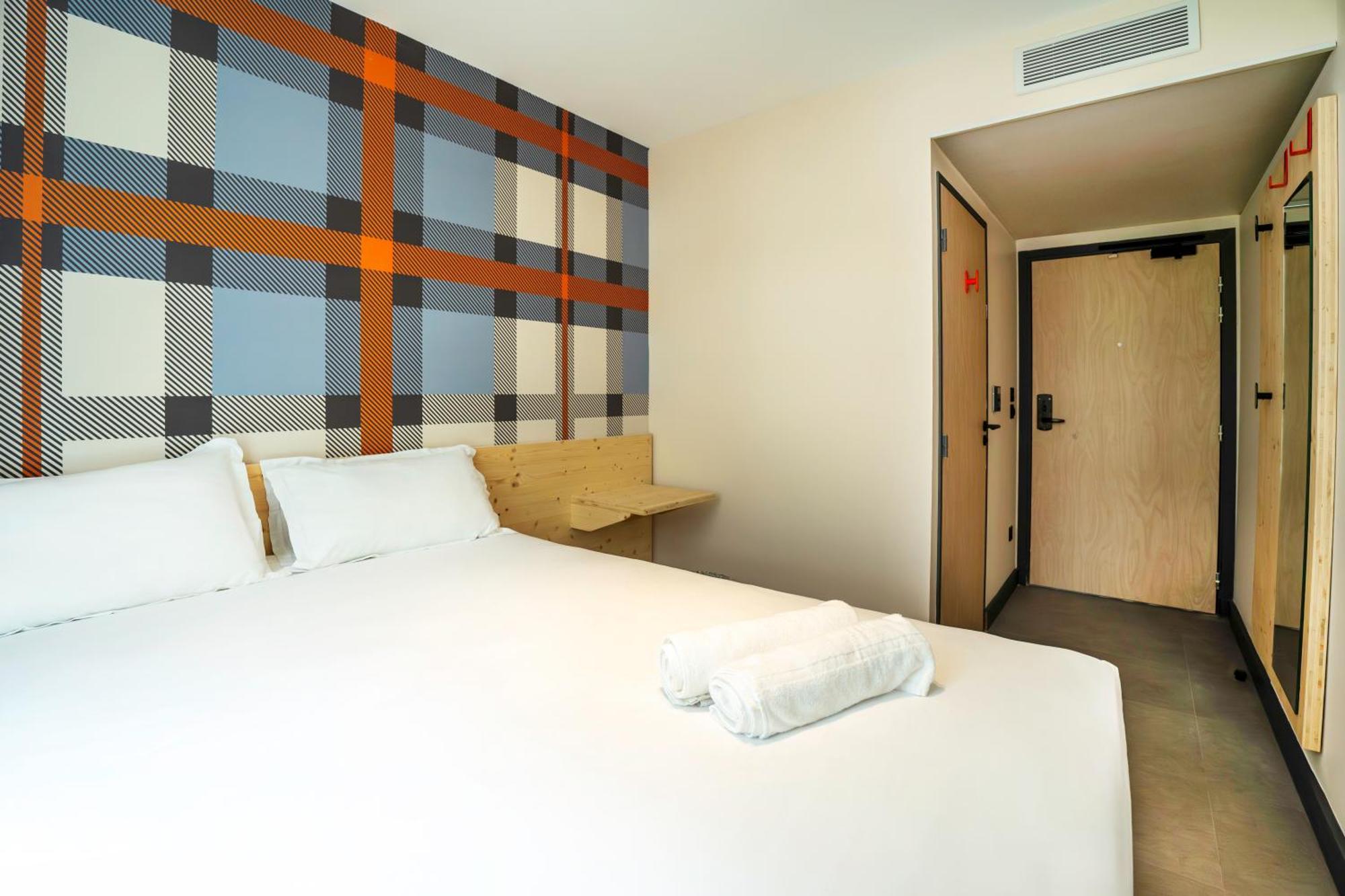 Easyhotel Marseille Euromed Екстериор снимка
