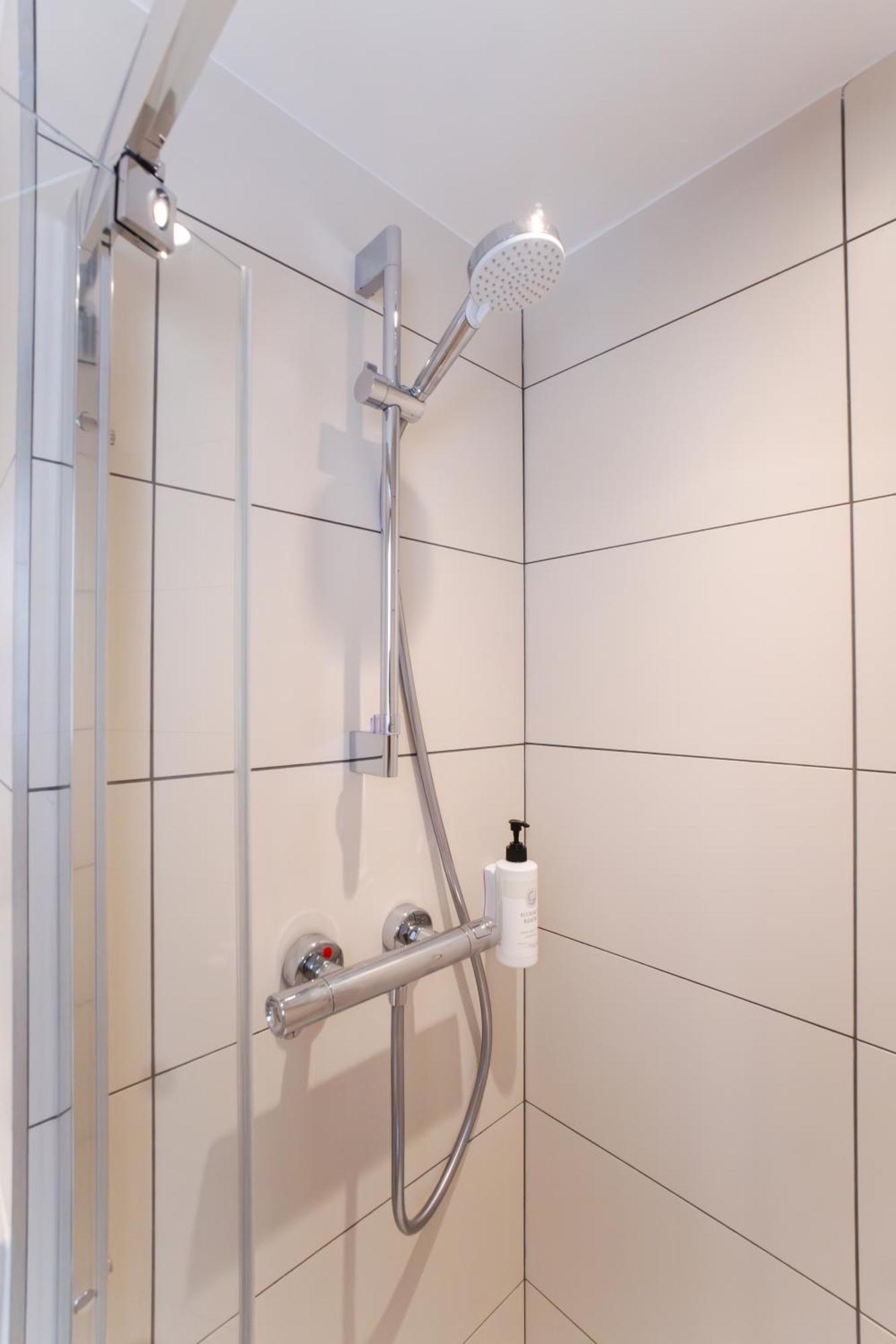 Easyhotel Marseille Euromed Екстериор снимка