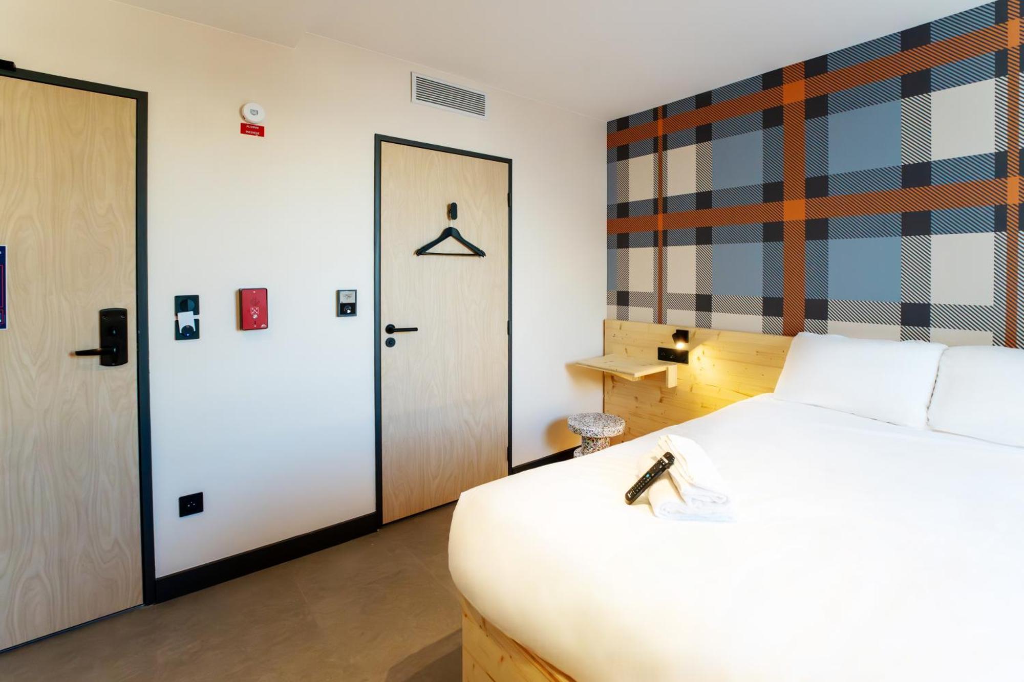 Easyhotel Marseille Euromed Екстериор снимка