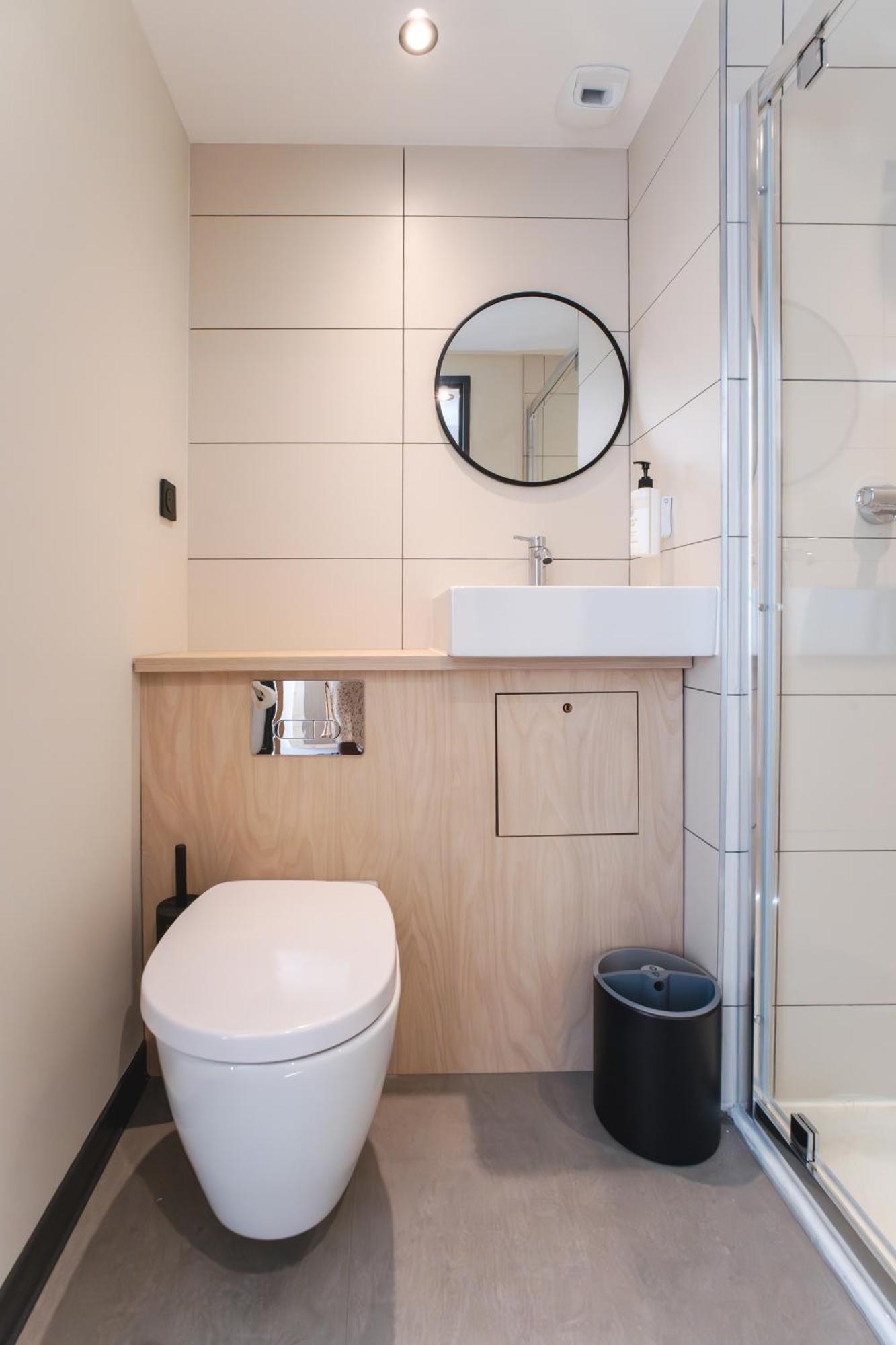 Easyhotel Marseille Euromed Екстериор снимка