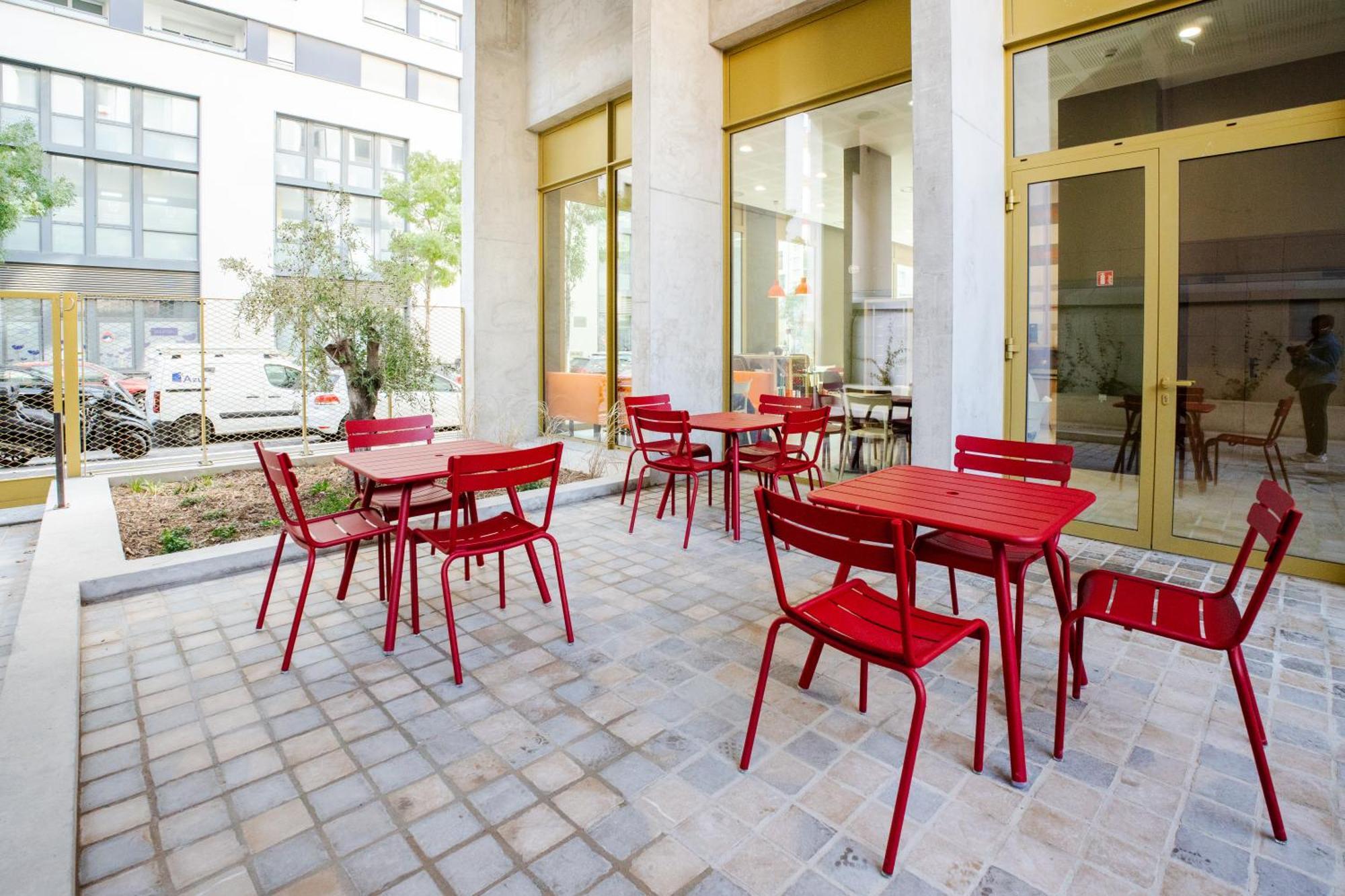 Easyhotel Marseille Euromed Екстериор снимка