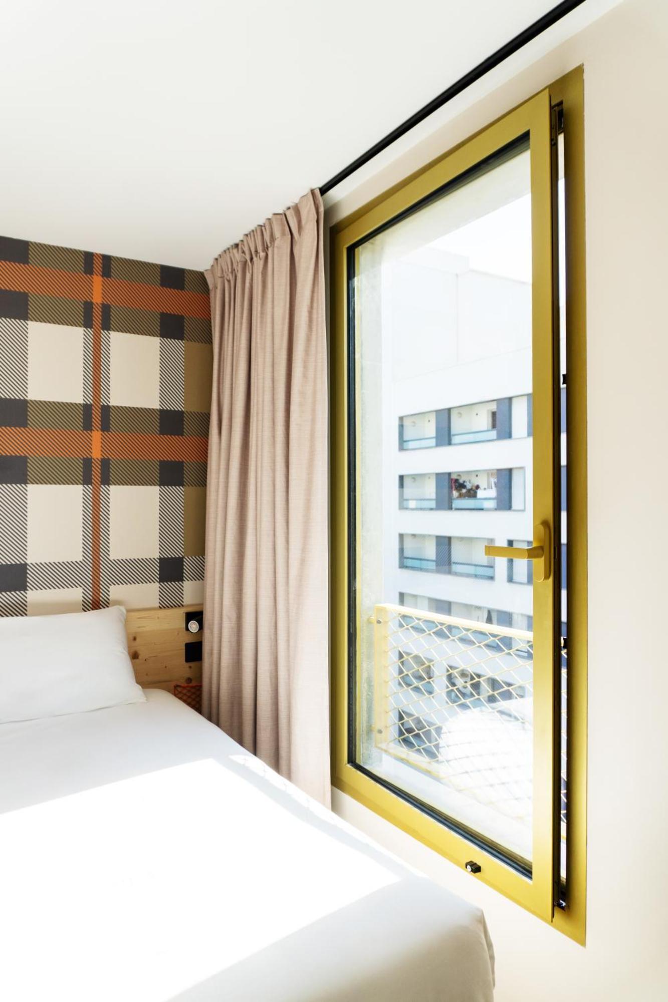 Easyhotel Marseille Euromed Екстериор снимка