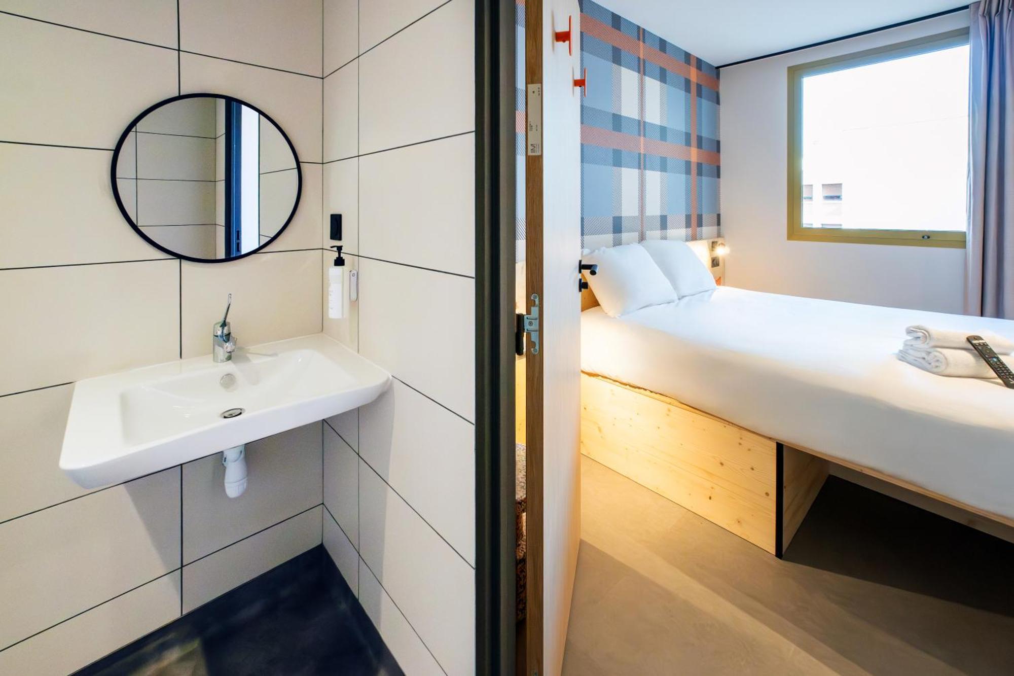 Easyhotel Marseille Euromed Екстериор снимка