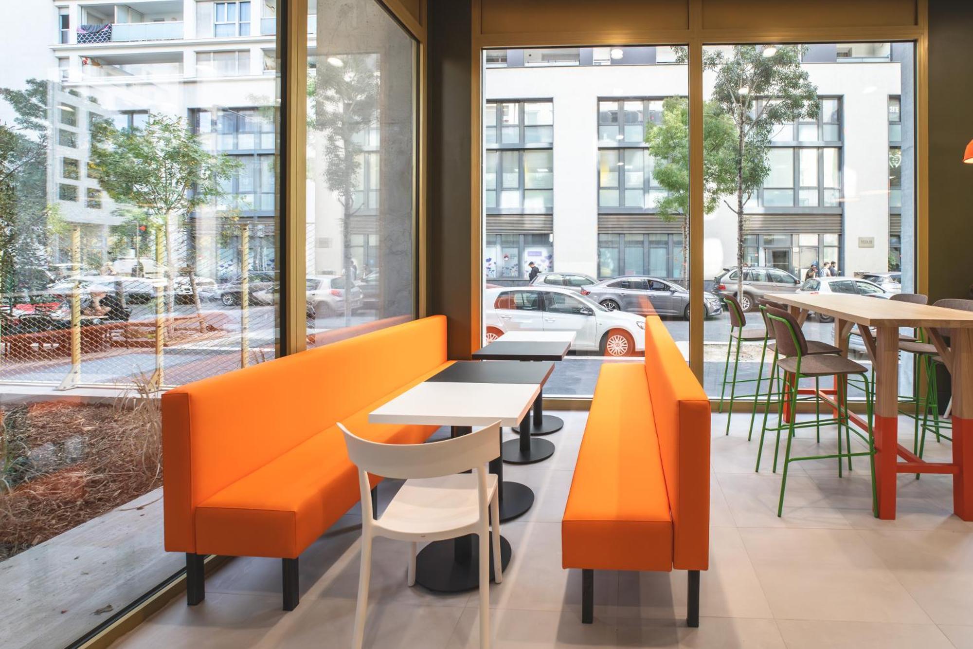 Easyhotel Marseille Euromed Екстериор снимка