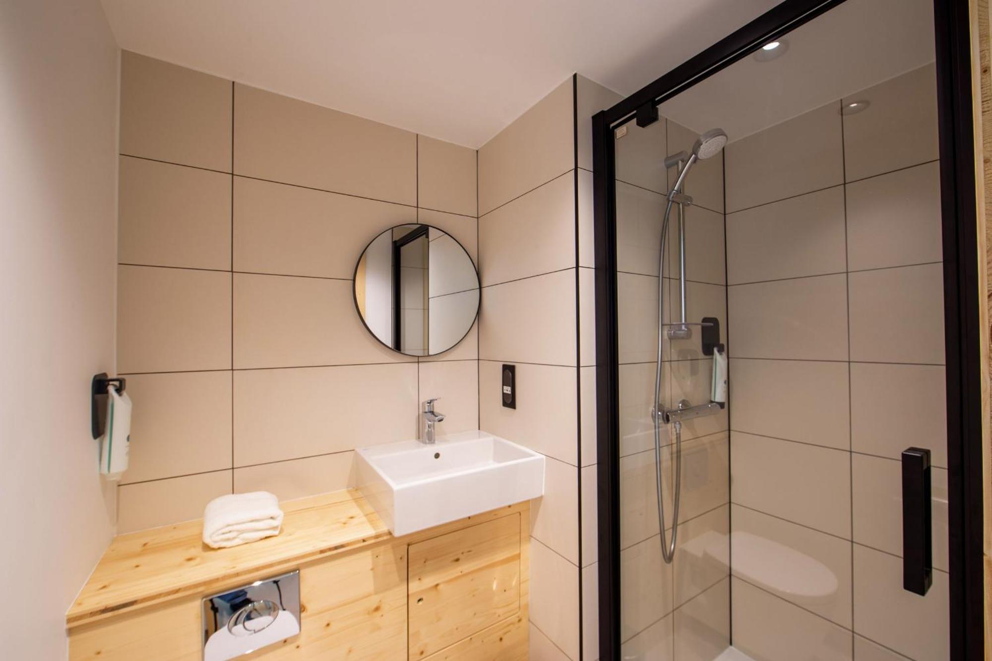 Easyhotel Marseille Euromed Екстериор снимка