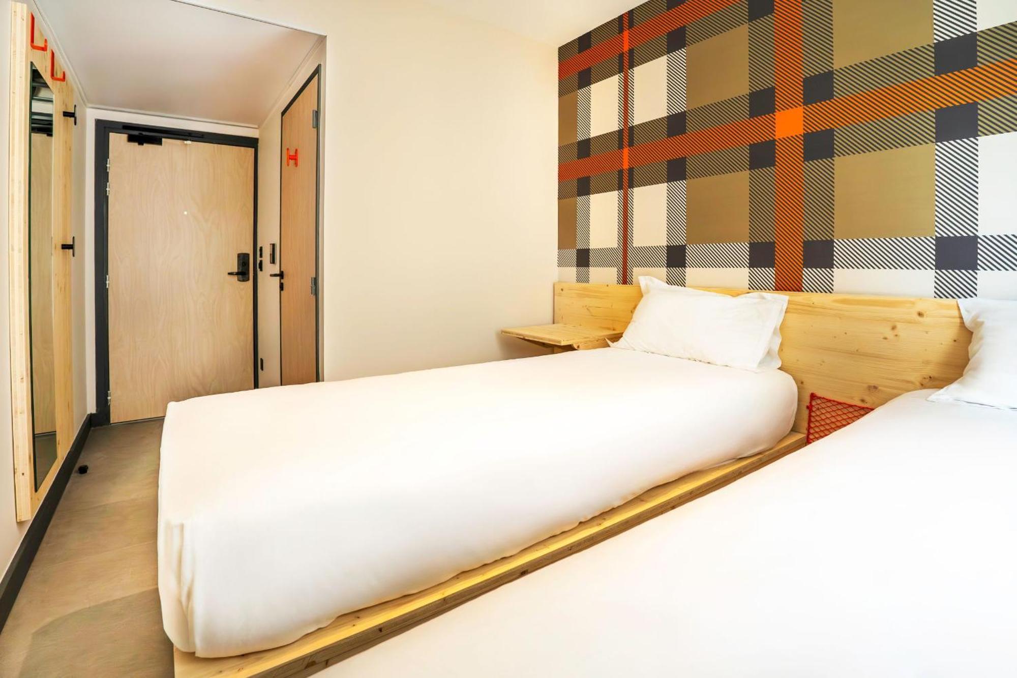 Easyhotel Marseille Euromed Екстериор снимка