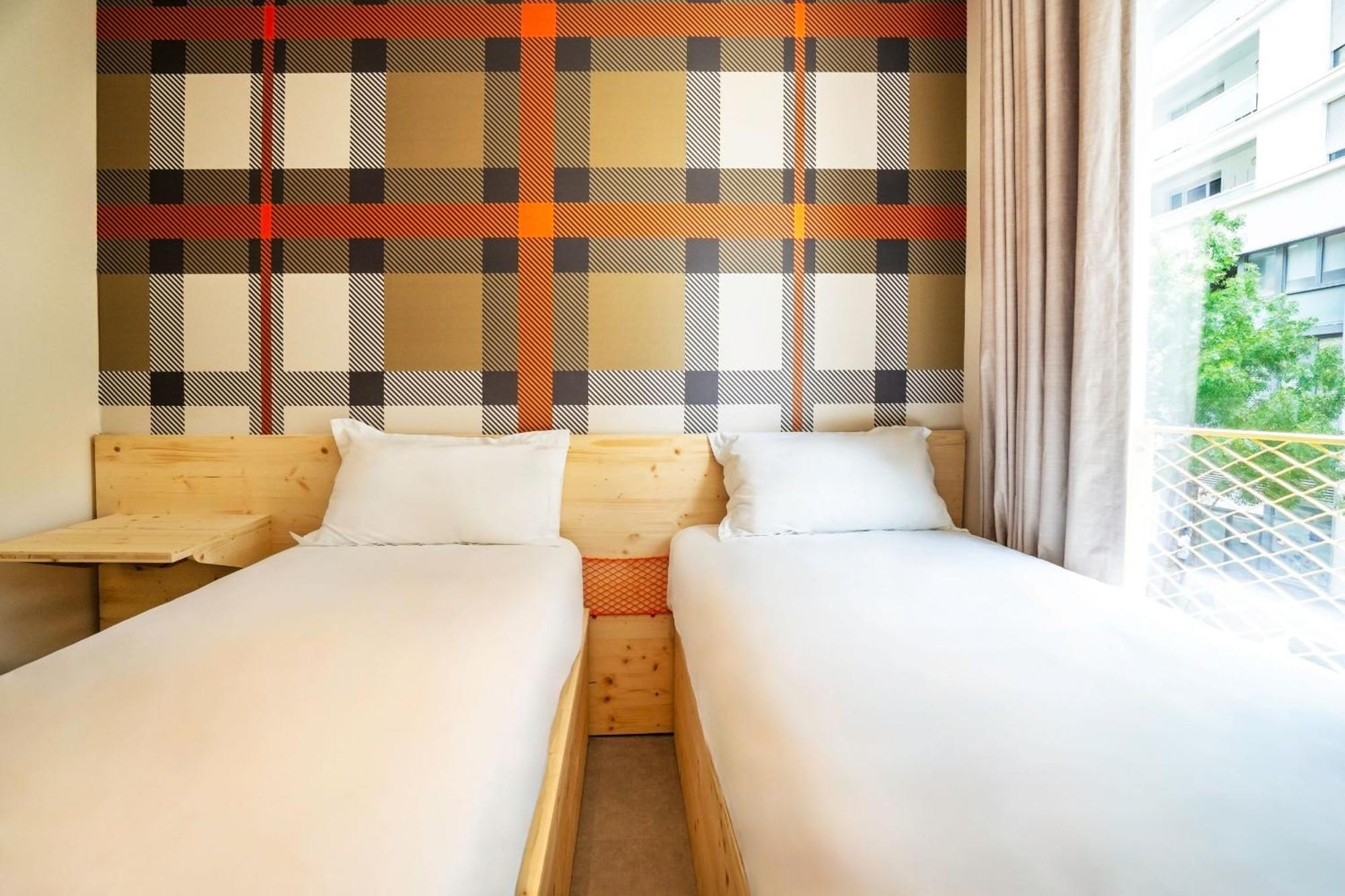 Easyhotel Marseille Euromed Екстериор снимка